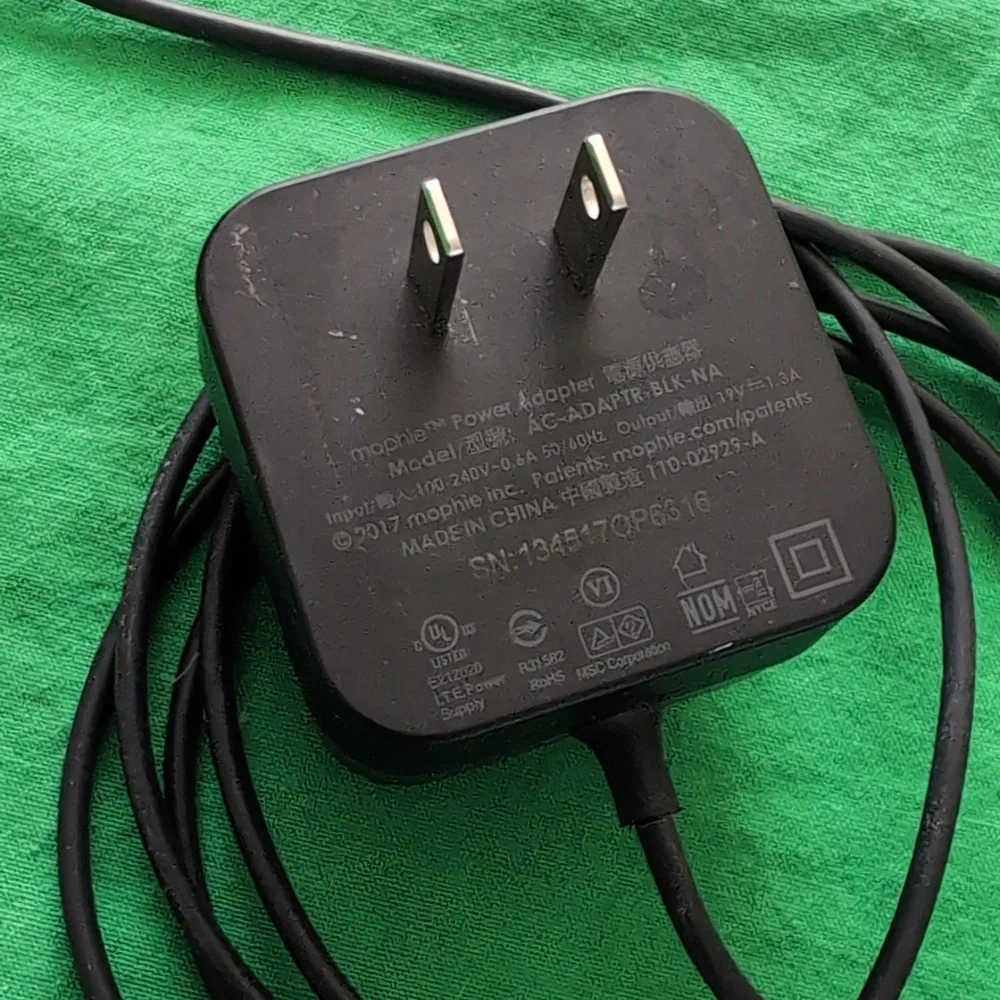 Mophie Wireless Charging Base with Power Adapter